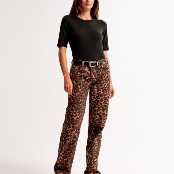 LIKE NEW Abercrombie & Fitch Leopard Jeans - Picture 3 of 5